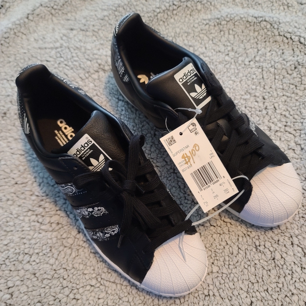 Adidas Sneakers